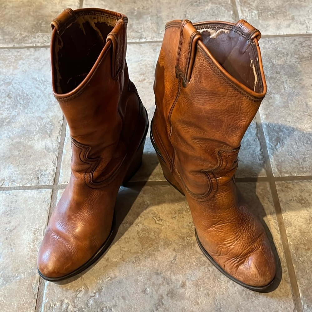 Leather boots size 9